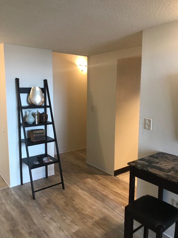 Building Photo - 212 3rd St