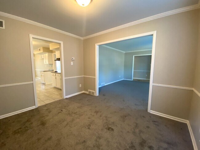 Building Photo - Charming 3 bedroom 2 bath home near Coving...