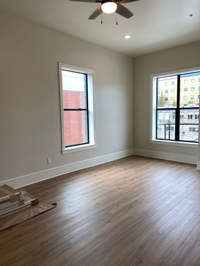 Building Photo - 440 State St