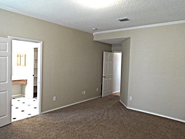 Building Photo - 3207 Athens Dr