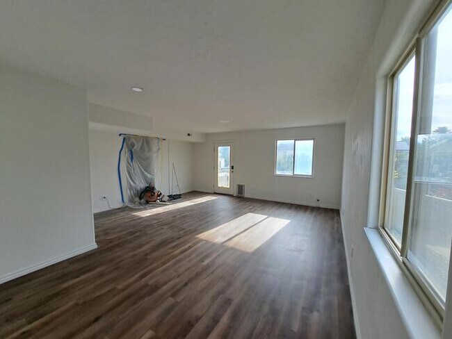 Building Photo - 7398 N Ute Dr