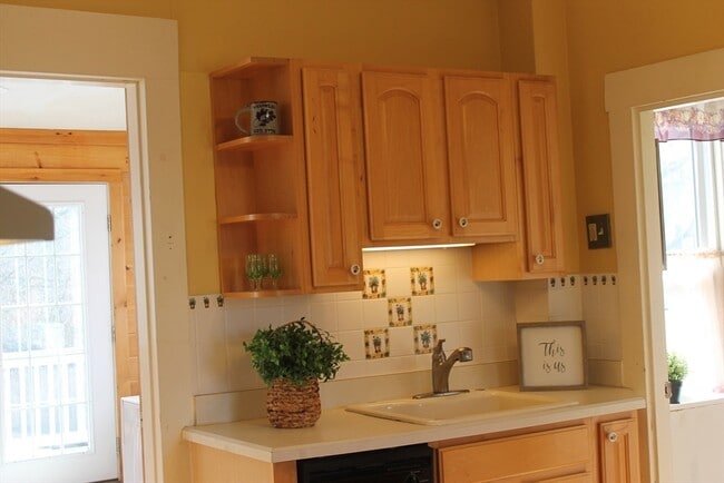 Building Photo - 112 Cottage St