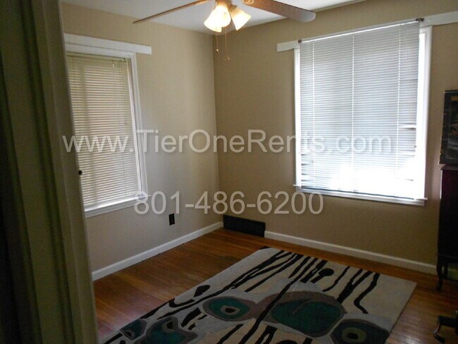 Building Photo - NO DEPOSIT option available for qualified ...