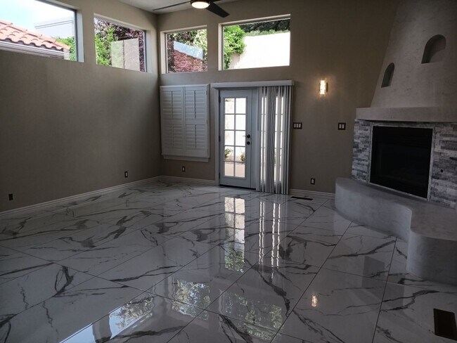 Building Photo - 3 Bedroom, 2 Bathroom Home! Schedule a Showing Soon!