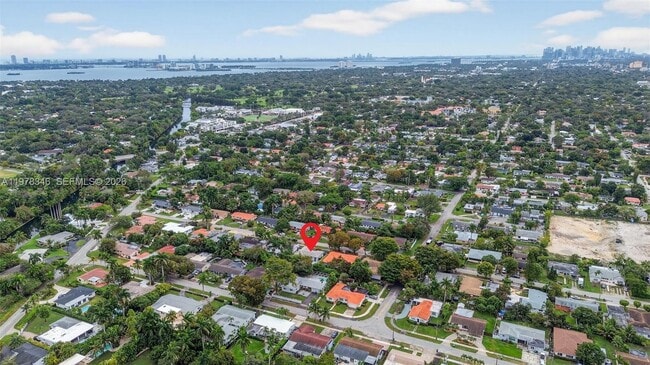 Building Photo - 425 NE 114th St