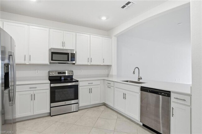 Building Photo - 2215 Dragonfruit Wy