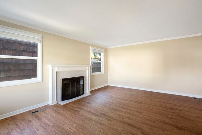 Building Photo - 2124 Maryal Dr