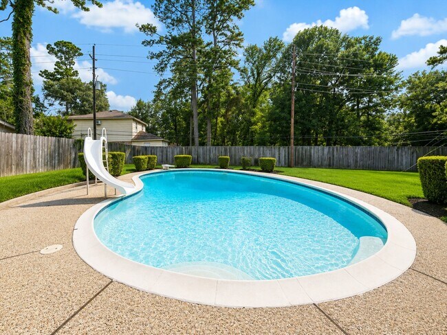 Building Photo - 15823 Pebble Bend Dr