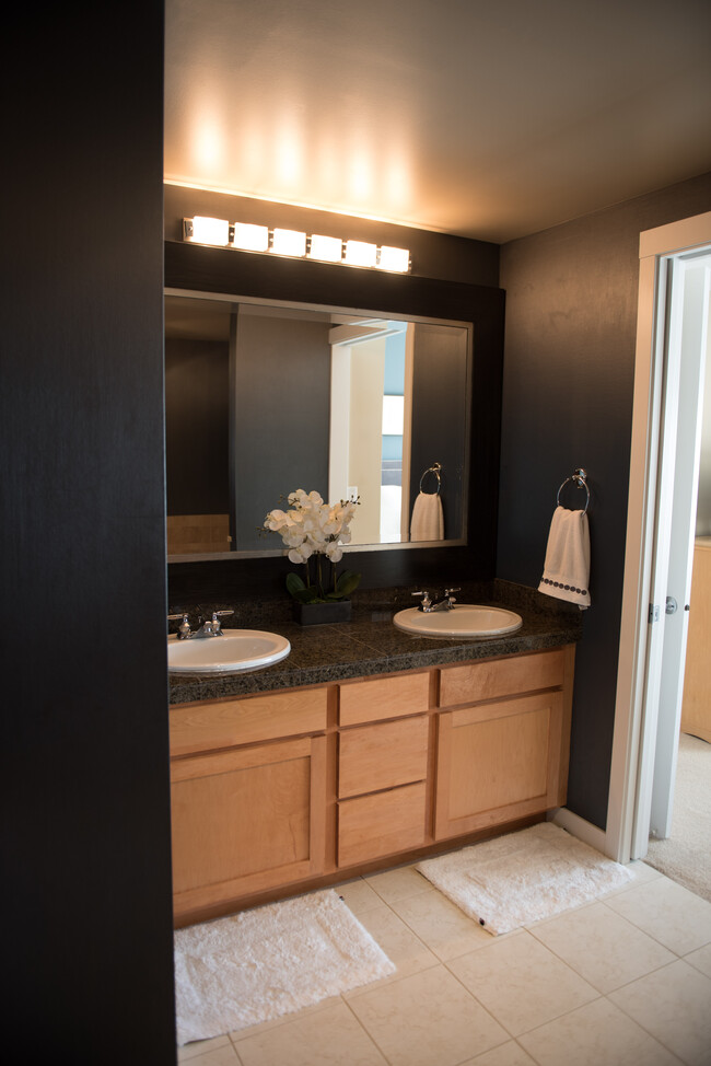 Master Bath - 2607 Western Ave