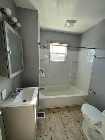Building Photo - 212 Beacon Hill Ct