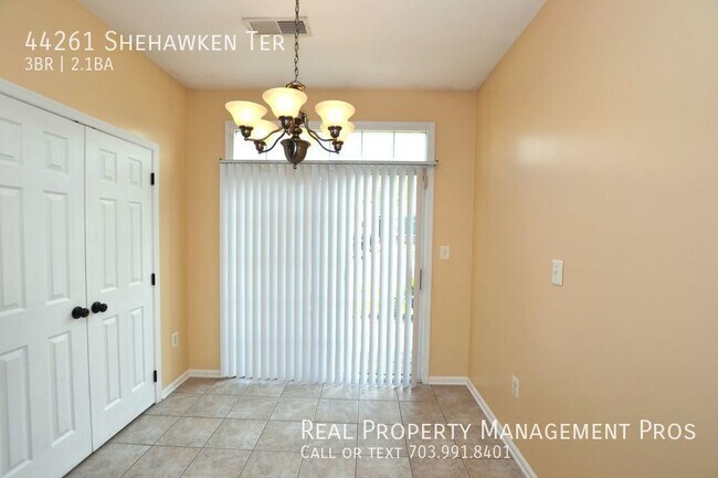 Building Photo - 44261 Shehawken Terrace