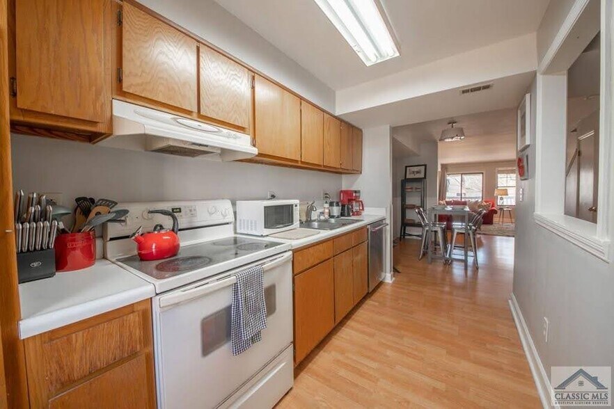 Building Photo - 290 Appleby Dr