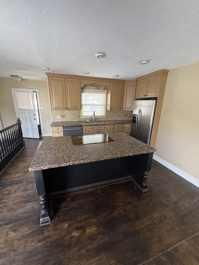 Building Photo - 2395 Bernadine Dr
