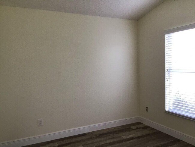 Building Photo - 176 Dahlia Village Cir