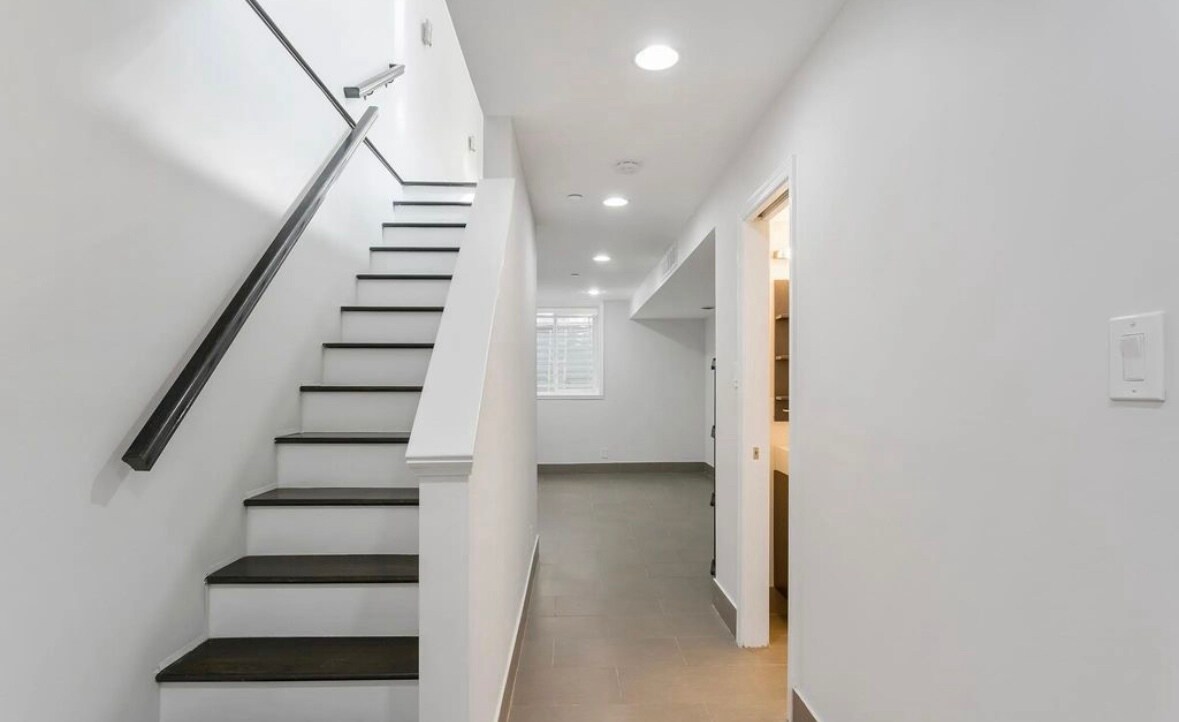 Building Photo - 37 W Wildey St