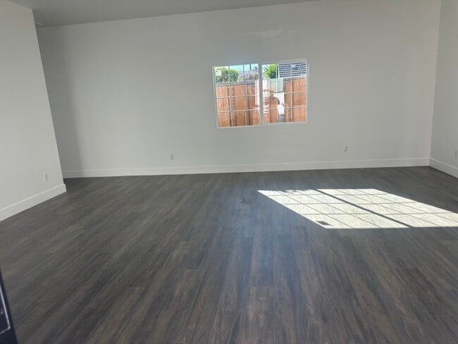 Building Photo - 10859 Nettleton St