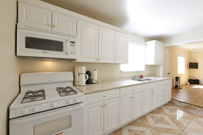 Building Photo - 18621 Bryant St