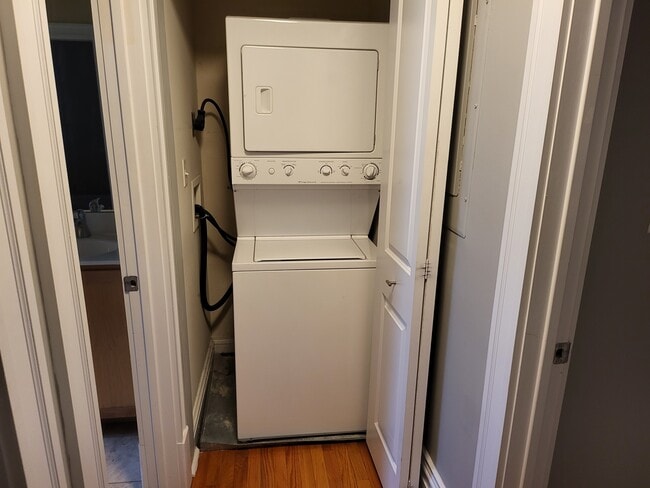 Building Photo - 6126 Washington Blvd Unit Apt 102