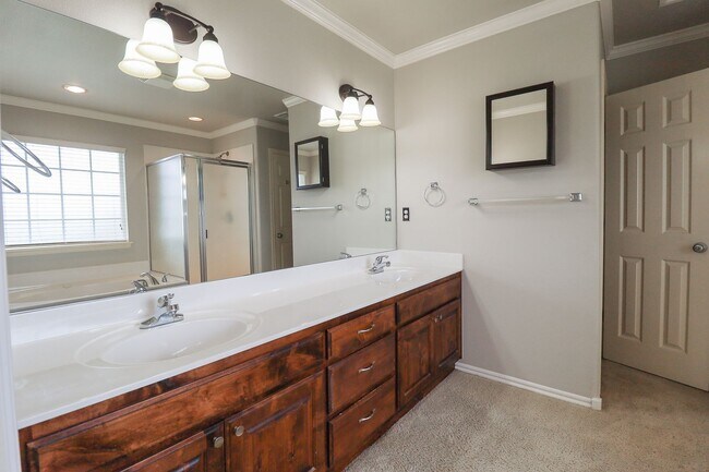 Building Photo - 3 bed | 2 bath in New Tulsa!