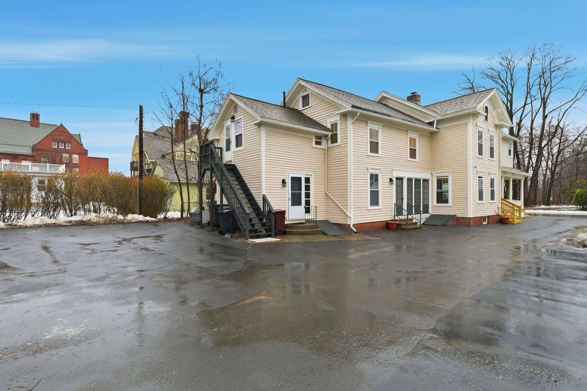 Building Photo - 7 Day Ave