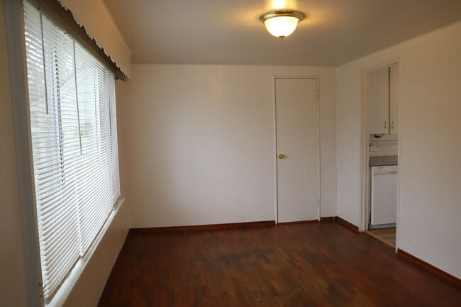 Building Photo - r401ALL