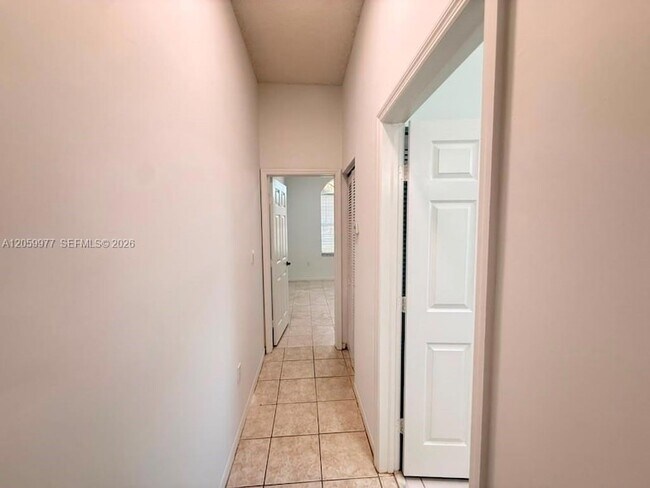 Building Photo - 420 SE 23rd Ln