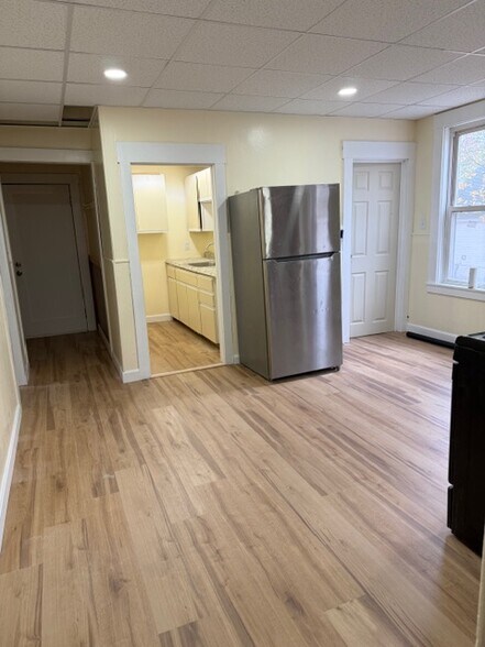 Building Photo - 10 Holland Rd