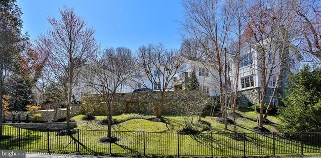 Building Photo - 6329 Linway Terrace