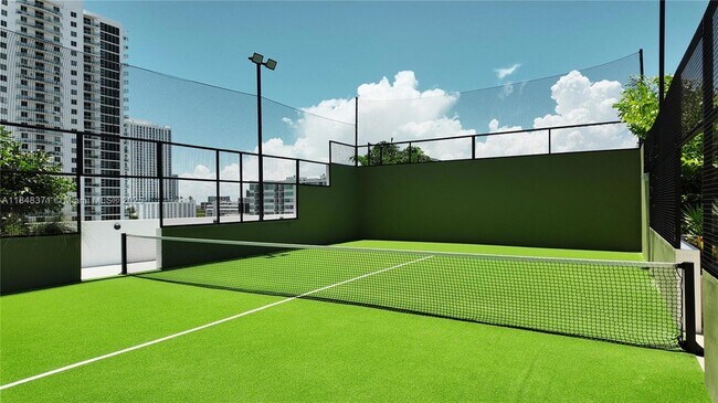 Building Photo - 700 NE 24th St