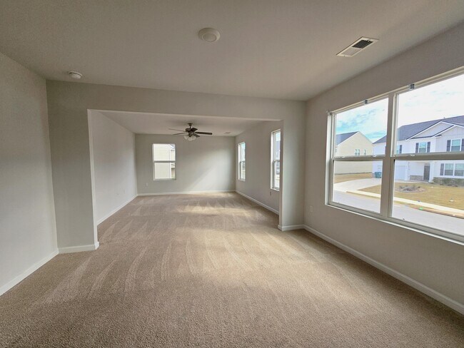 Building Photo - 1319 Birch Cir
