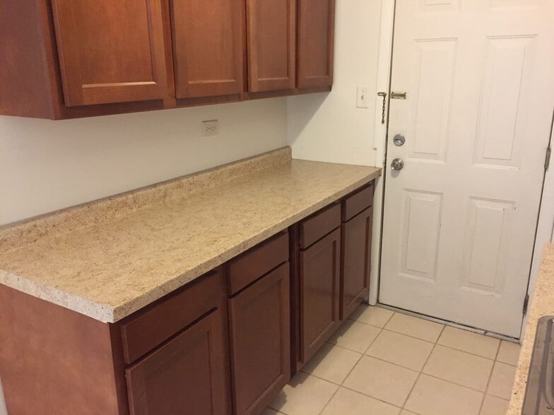extra counter space - 12715 S La Crosse Ave