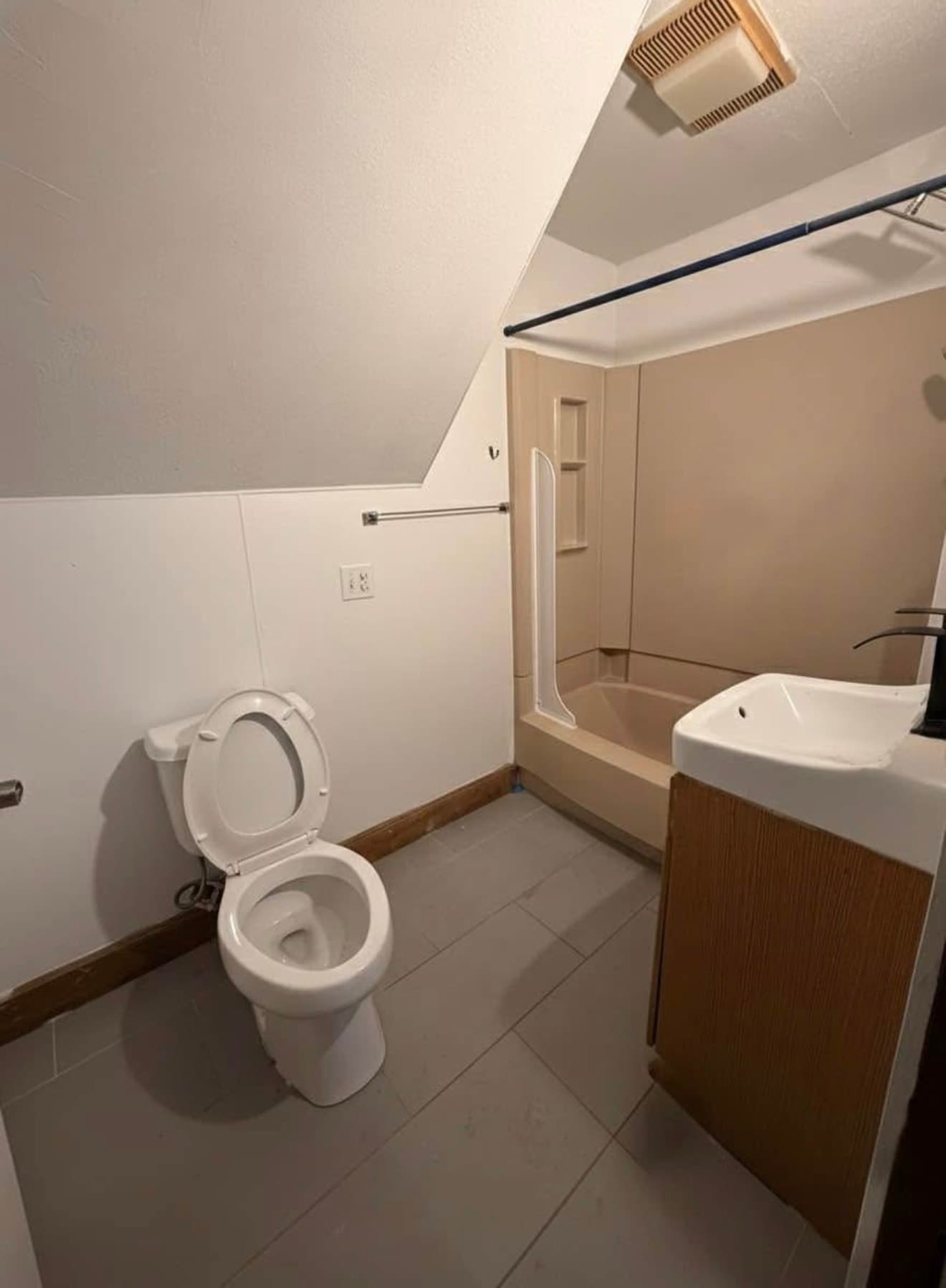 Building Photo - 61 Kimberly Ave