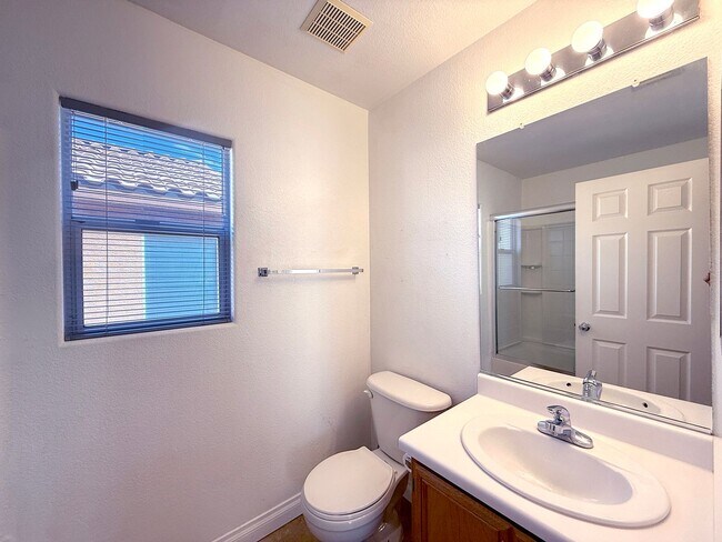 Building Photo - Great 3 bedroom home with open downstairs ...
