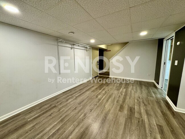 Building Photo - 1308 Landmark Trail S