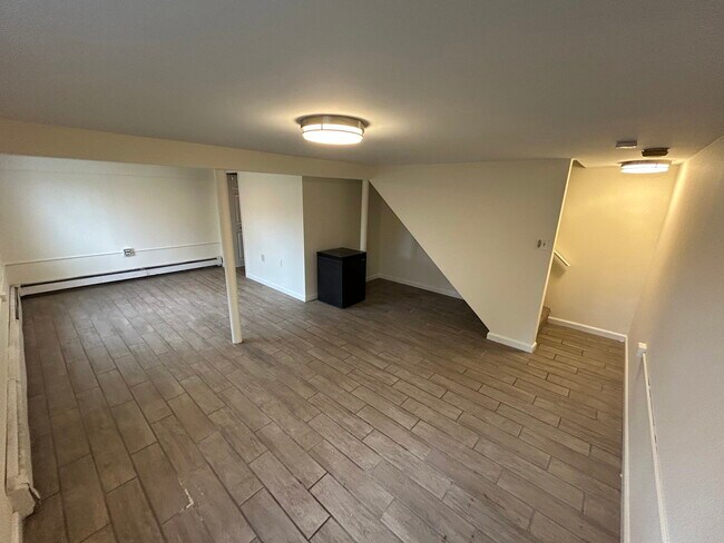 Building Photo - 5 Woodlawn Ave