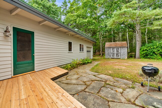 Building Photo - 735 Mere Point Rd