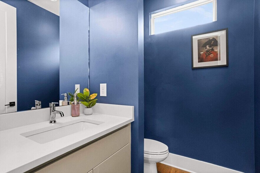 Building Photo - 776 E Argyle Ave