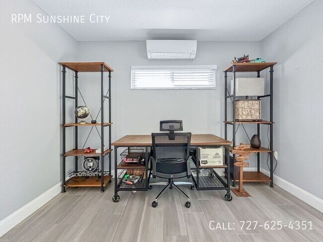 Building Photo - 3033 Pineview Dr