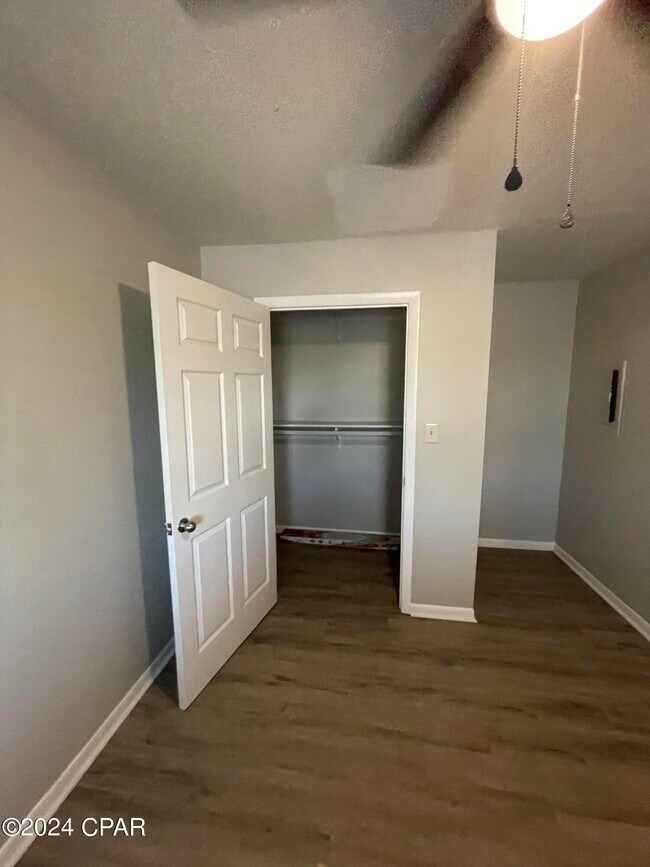 Building Photo - 5505 Sun Harbor Rd