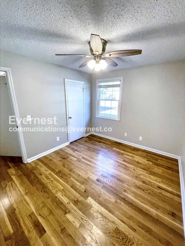 Building Photo - 206 E Hillcrest Dr