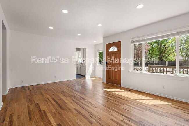Building Photo - 314 W Linden St