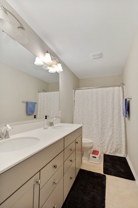 Building Photo - Lovely 4 Bedroom, 2 bath home in The Commons, Richmond Hill