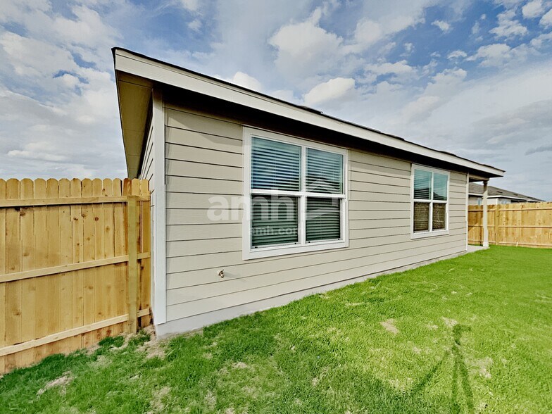 Building Photo - 2713 Iberia Ct