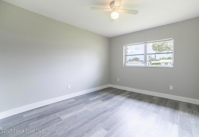 Building Photo - 1131 Linda Ave
