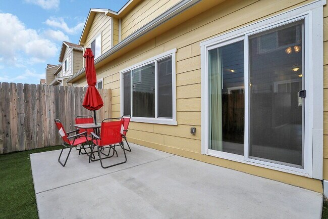 Building Photo - 5322 Canadian Rose View