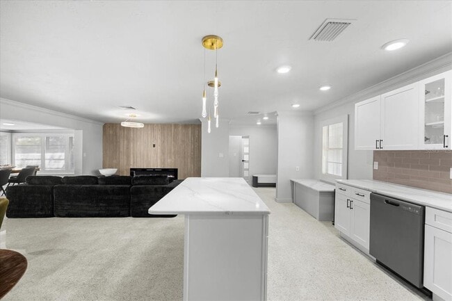 Building Photo - 10001 S Yacht Club Dr