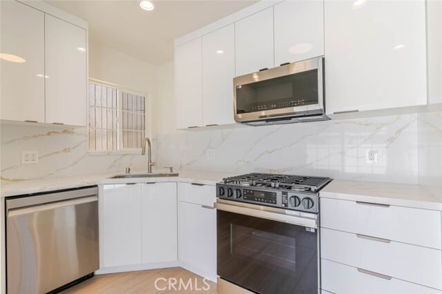 Building Photo - 320 E Dryden St