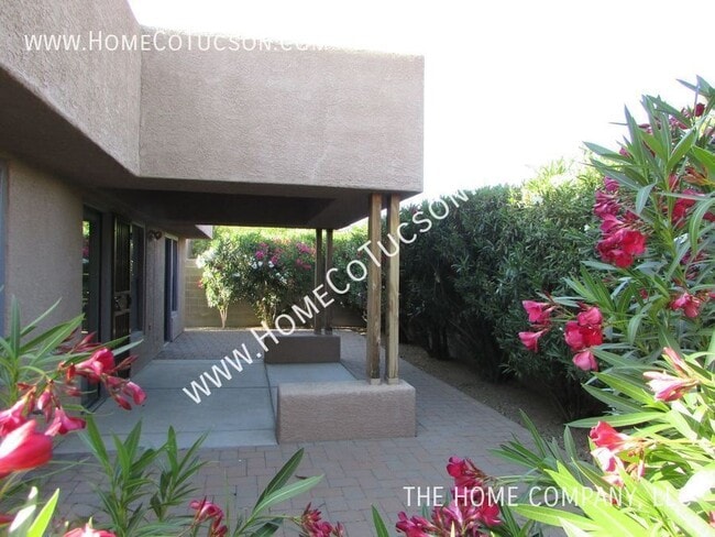 Building Photo - 3668 N Royal Prince Ct