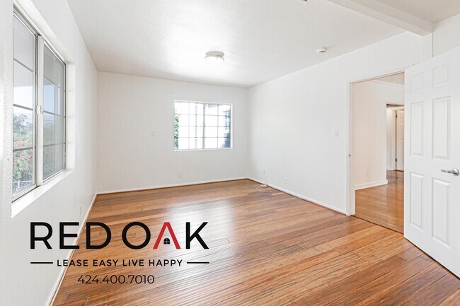 Building Photo - 2132 Cove Ave