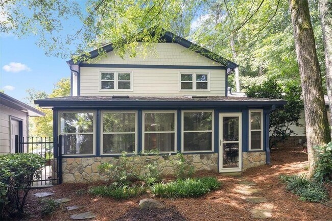 Building Photo - 4989 Kingswood Dr